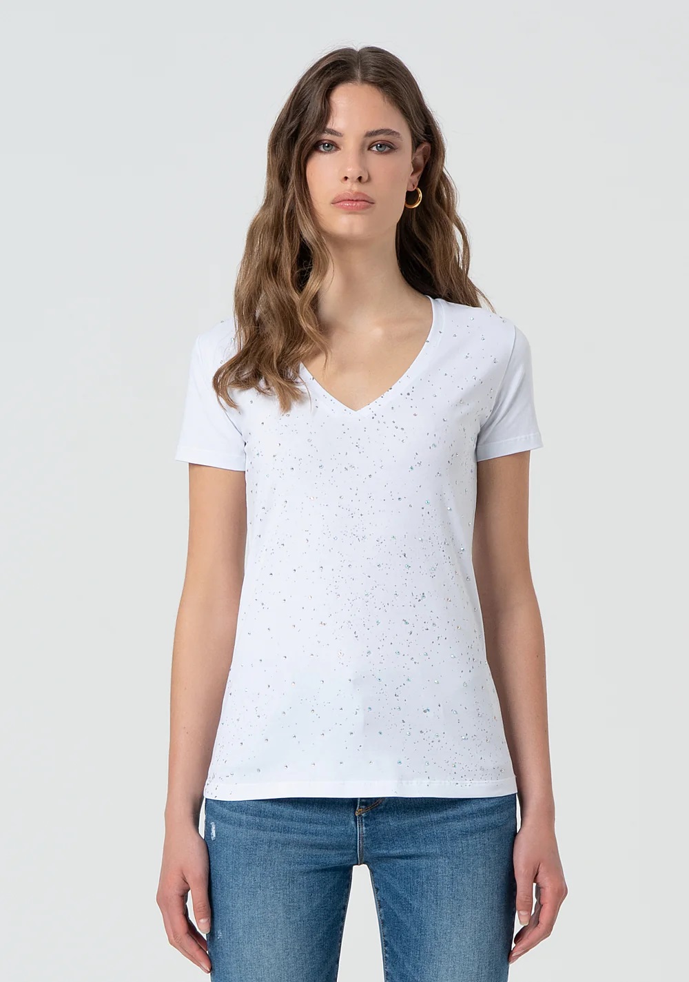 CAMISETA BLANCA PICO JASPEADA Y STRASS
