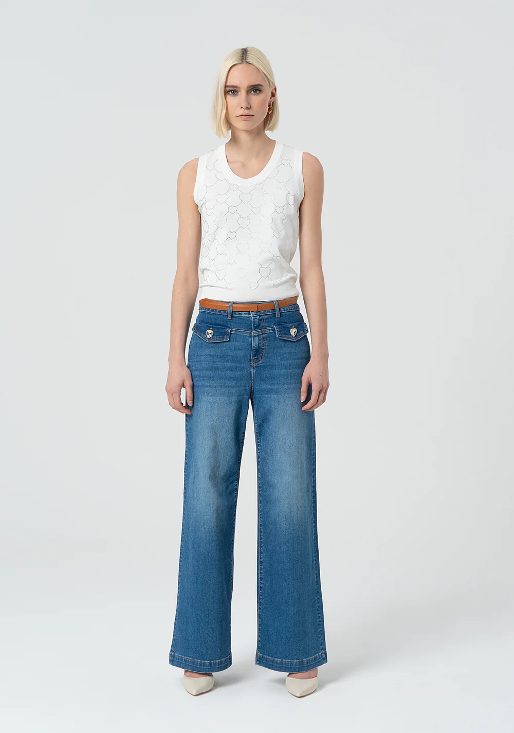 PANTALÓN ACAMPANADO BOTONES CORAZÓN