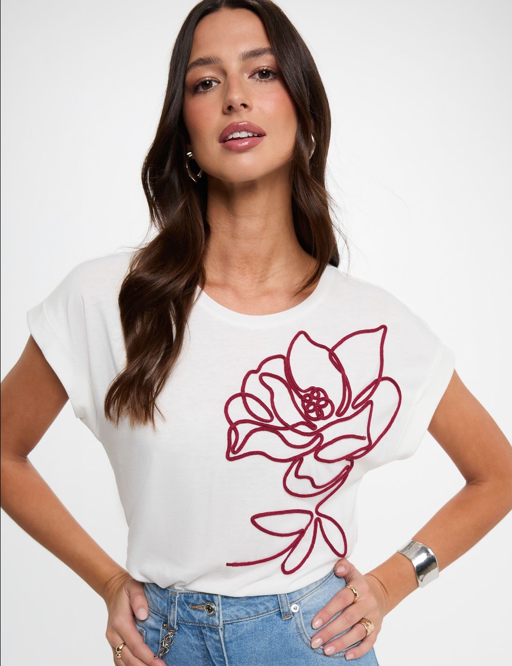 CAMISETA BLANCA FLOR GRANATE DLYS